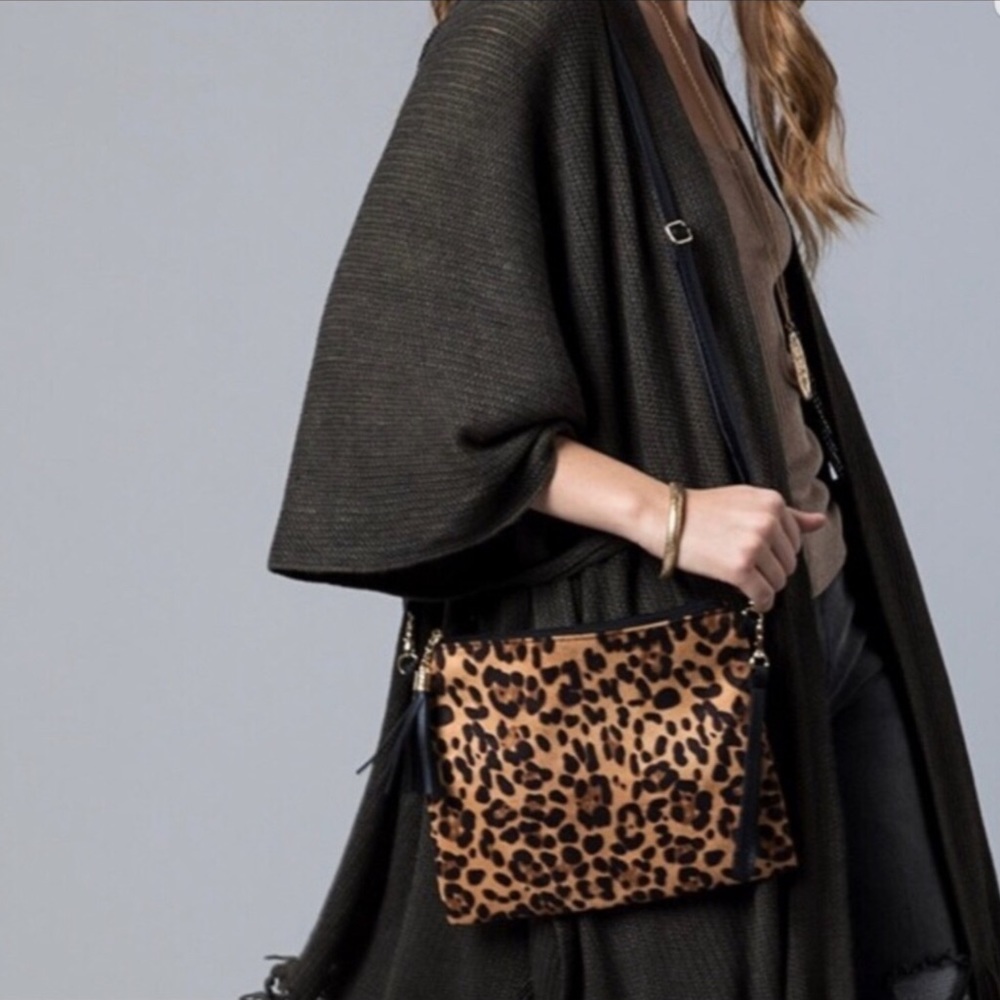 ✨LAST ONE✨FAUX FUR LEOPARD CROSSBODY/CLUTCH BAG - Picture 2 of 8